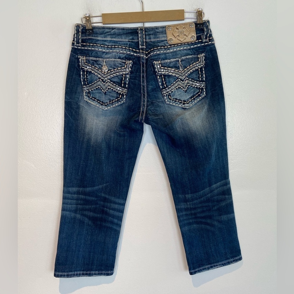 Miss Me Signature Cuffed Capri Size 28 Flap Pockets Mid Wash Blue Cowgirl